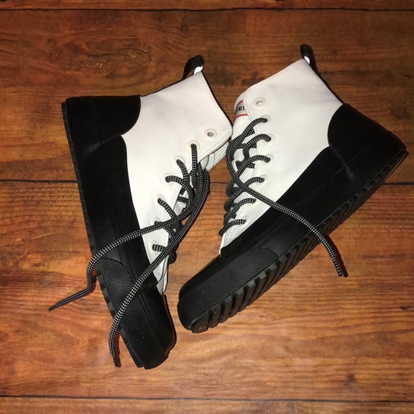 HUNTER for Target 🎯 Collab Canvas Sneaker Boots - Picture 2 of 8